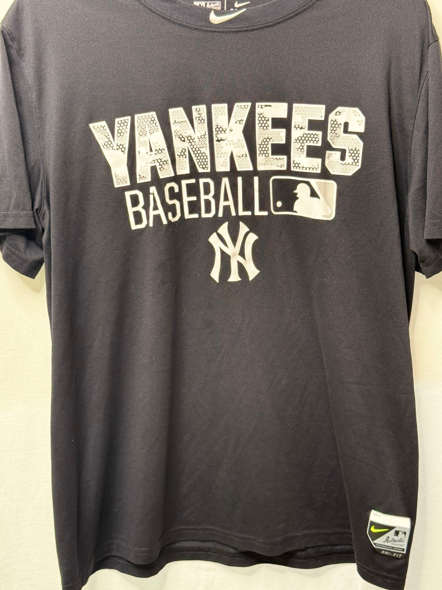 New York Yankees Nike Dri-FIT Shirt – Navy Blue (Size L, Short Sleeve)