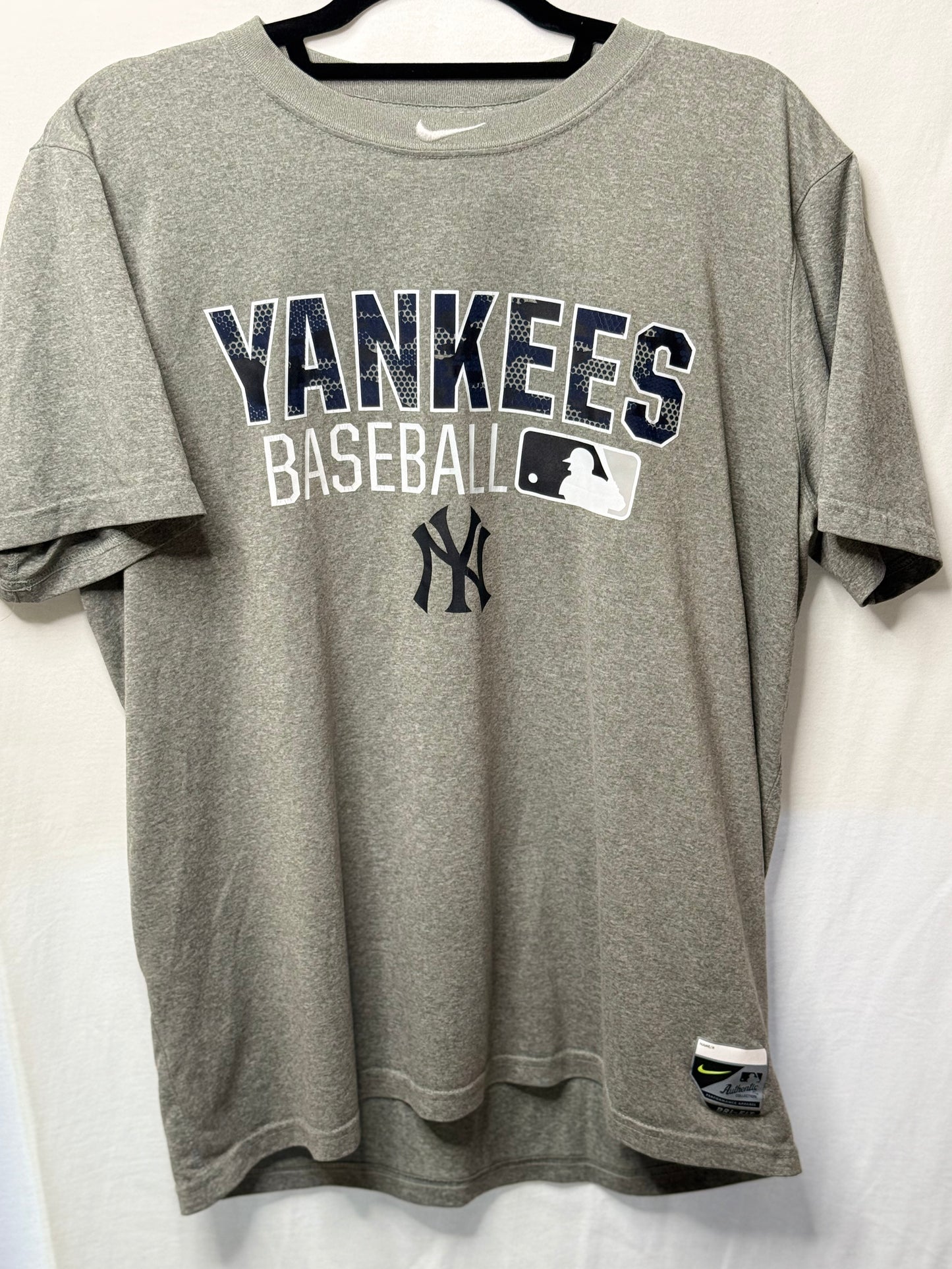 New York Yankees Nike Dri-FIT Shirt – Gray (Size L, Short Sleeve)